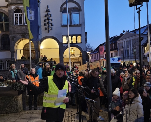 Organisator Dirk Kribbe auf der Demonstration gegen Rechts