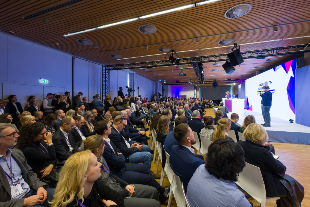 Vorstellung und Präsentation in einem großen Saal